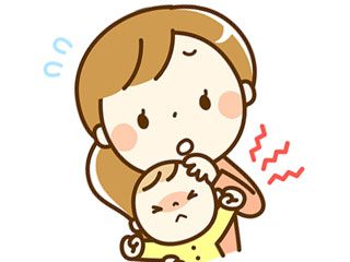 子供の額に手を当てるママ