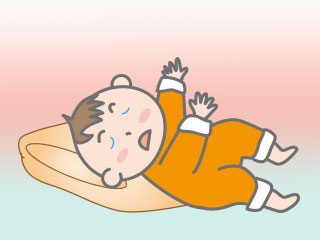 頭を高く、顔を横向きにして寝る赤ちゃん