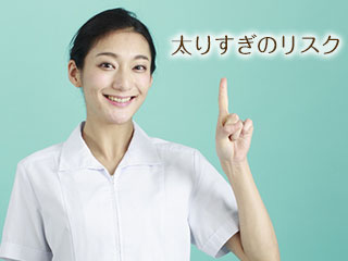 看護師が指差す