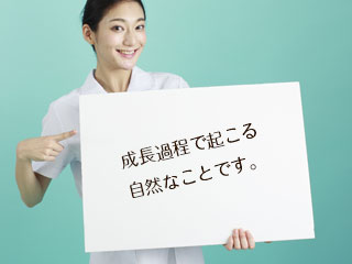 パネルを持つ看護師