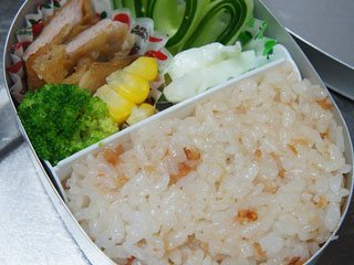 混ぜご飯のお弁当