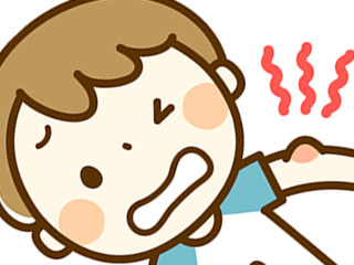 腕が腫れた子供