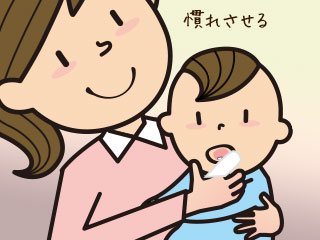 ガーゼを赤ちゃんの口の中に入れる