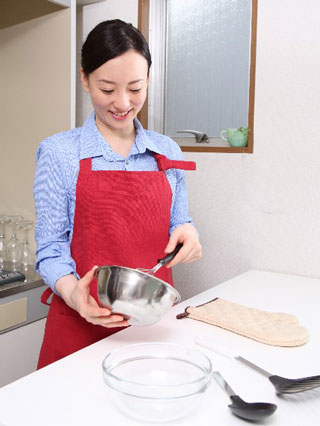 爪先立ちしながらの家事がダイエットに効く!
