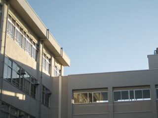 コンクリート建ての校舎