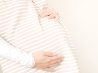 妊娠中の尿漏れに悩む女性