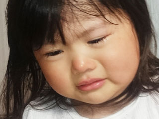 泣く女の子