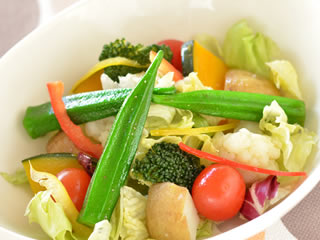 健康的なオクラがメインの温野菜サラダ