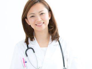 笑顔の女医さん