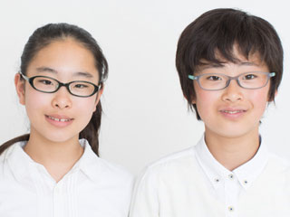 眼鏡をかけた子供