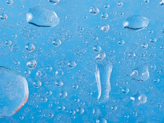 部屋を加湿したときにできる水滴