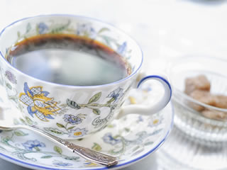 カフェインが含まれている昼食後に飲むコーヒー