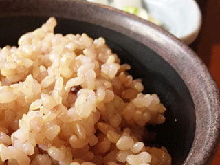茶碗に盛られた雑穀米