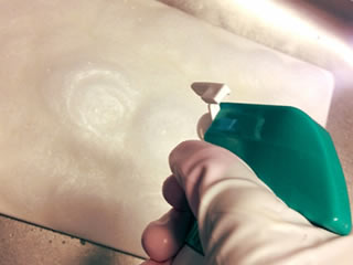 畳のカビを掃除するエタノール系のスプレー