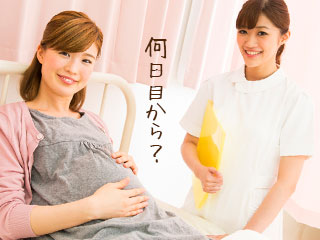 病室で看護師と話す妊婦