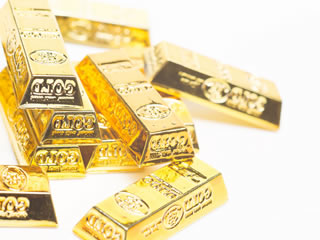 大量に散らばっている金の延べ棒