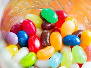 着色料を沢山つかったジェリービーンズ