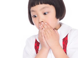 タール系色素の危険に驚く子供