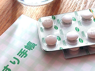 お薬手帳と錠剤