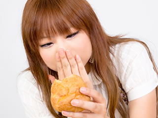 ゼロカロリーのシュークリームに嬉しさを隠せない女性