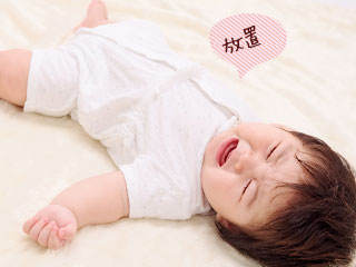泣いても放置される赤ちゃん
