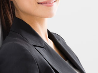 微笑む女性