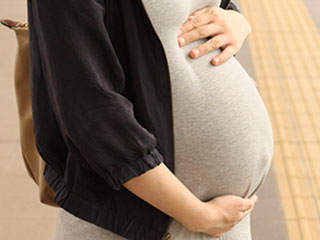 外出する妊婦