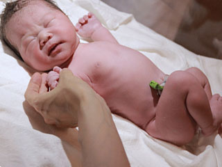 生まれた直後の新生児