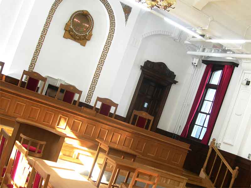 裁判所