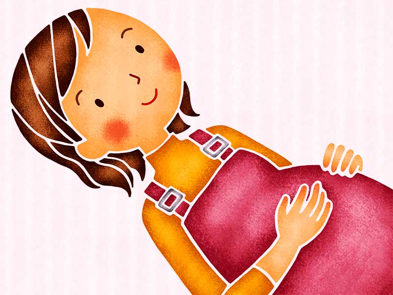 お腹を触って笑顔の妊婦さん