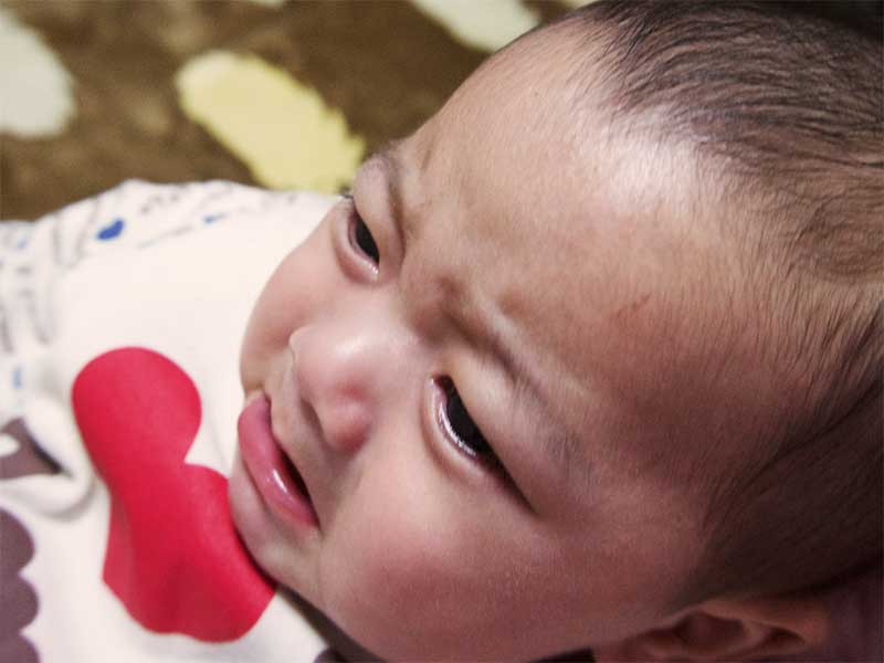 泣きそうな赤ちゃん