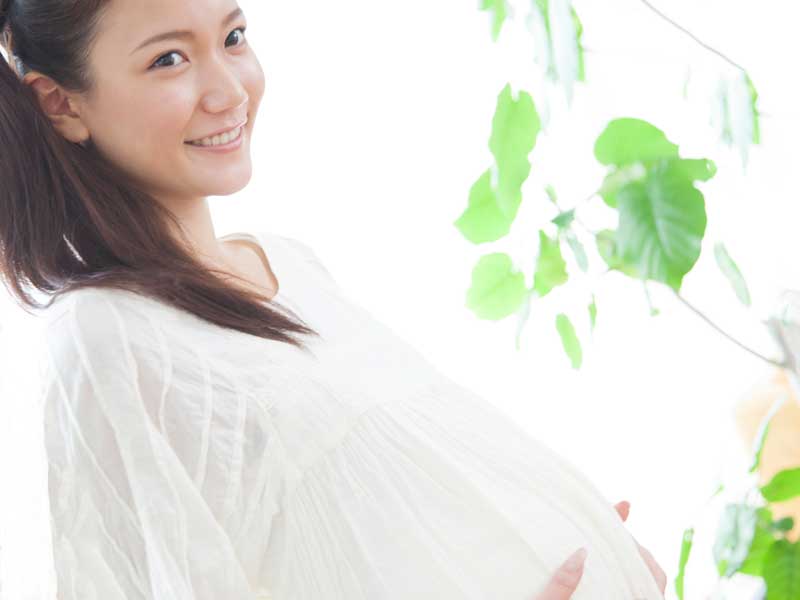 妊娠している女性