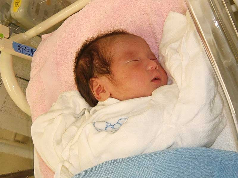 生まれたばかりの新生児