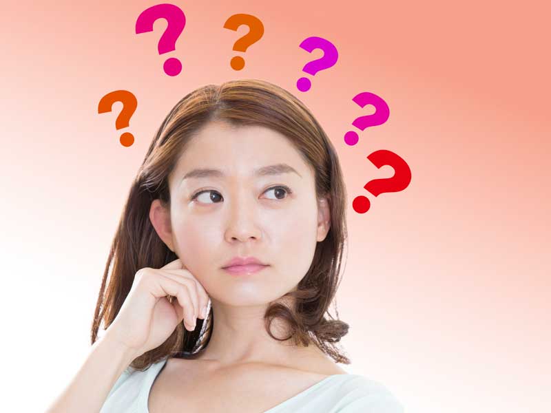 考える女性