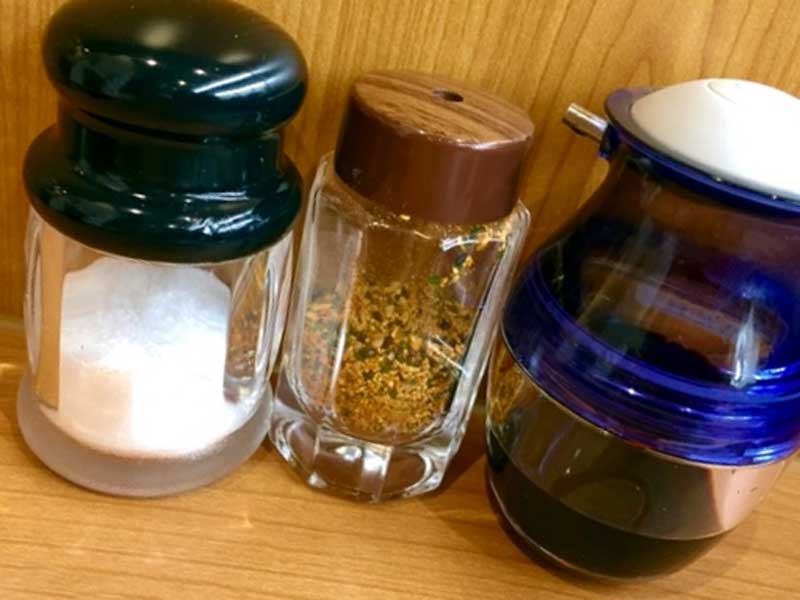 醤油、七味、塩