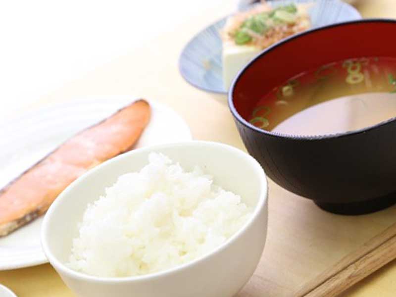 朝食