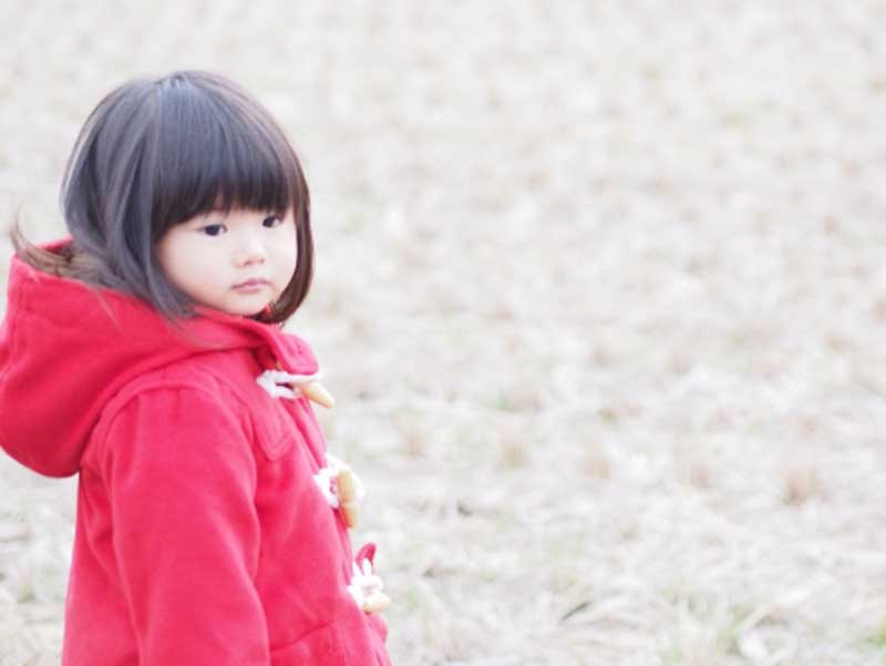 ぼんやりしている女の子
