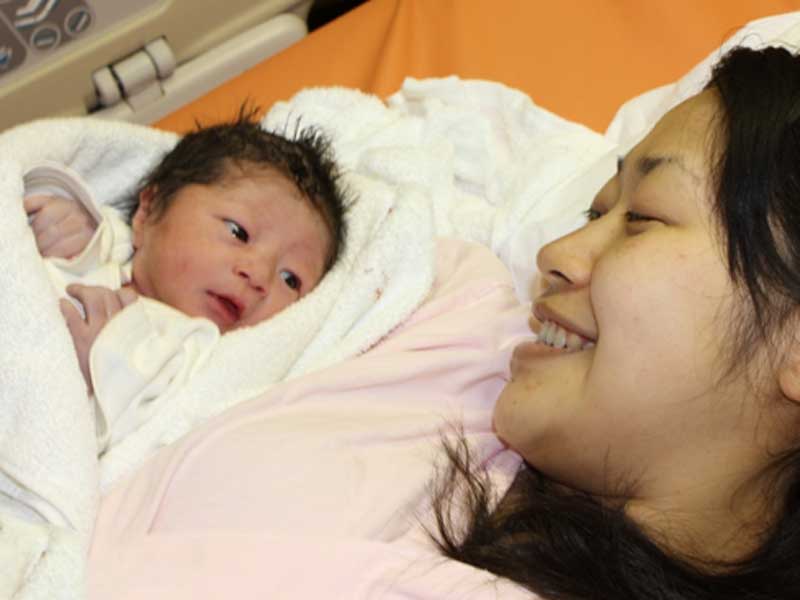 生まれた赤ちゃんとお母さん