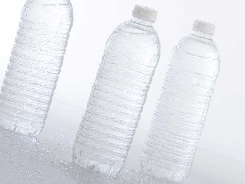水が入ってるペットボトル