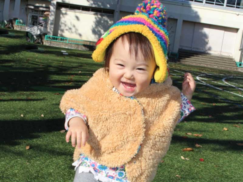 元気に走る子供