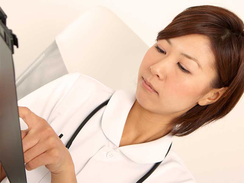 太り過ぎを指摘している看護師