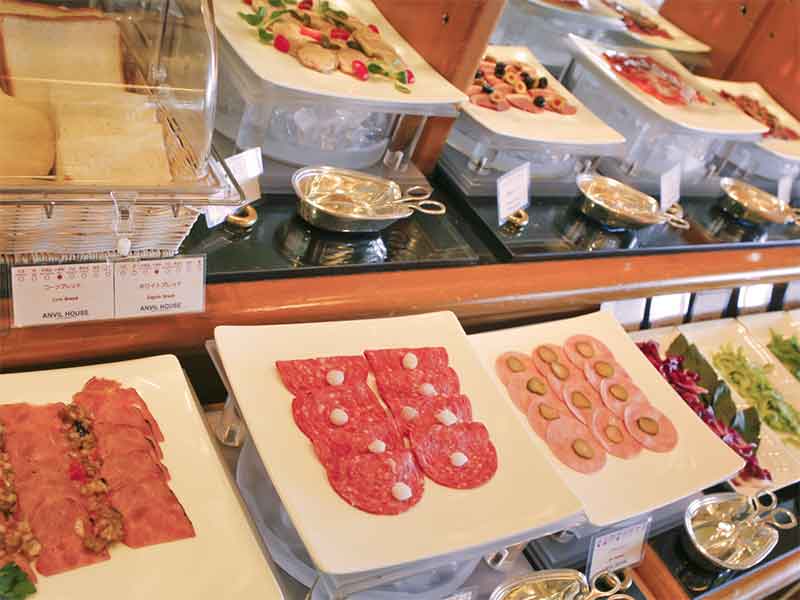 沢山の料理があるバイキング