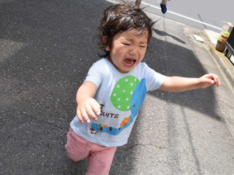 泣いている赤ちゃん