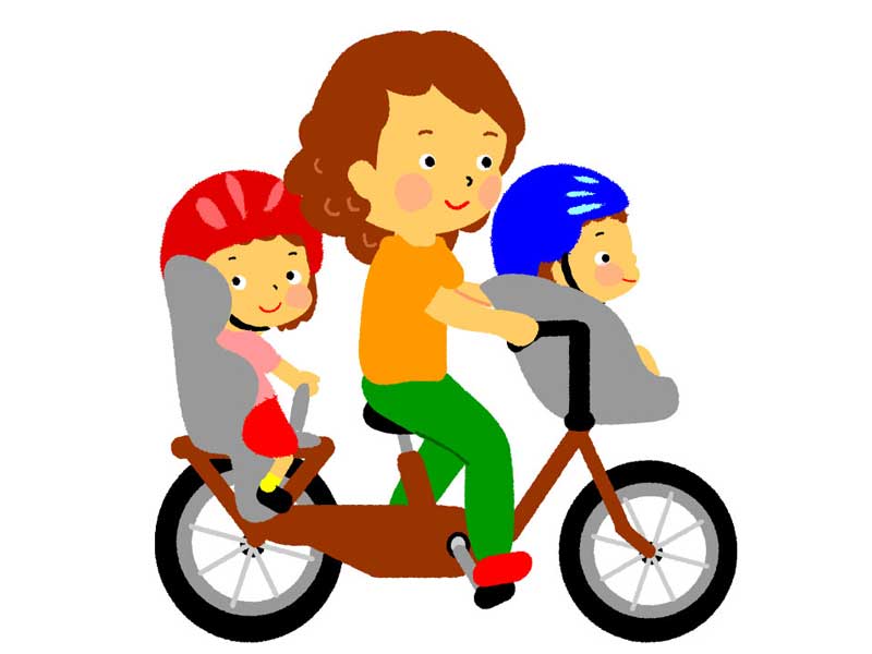 自転車の前と後ろに子供を載せているお母さんのイラスト