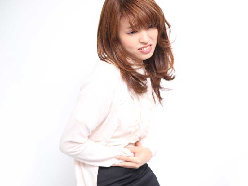 便秘の女性