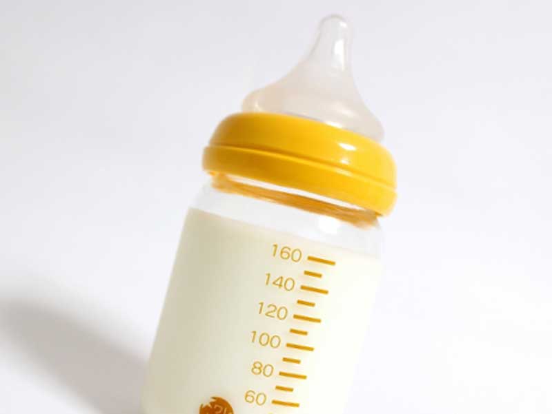 ミルクが入っている哺乳瓶