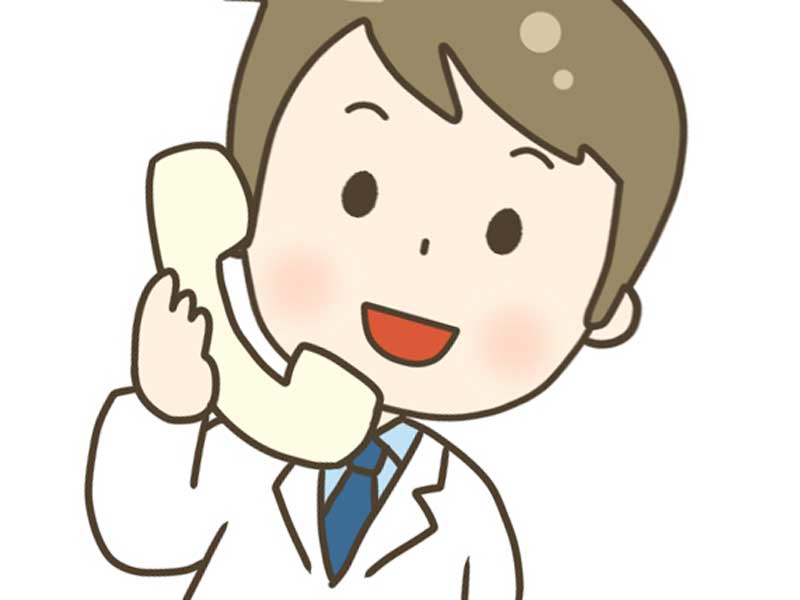 電話に出ている病院の医師のイラスト