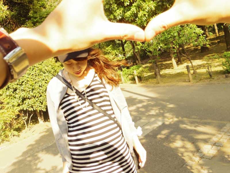 パパと出かける妊婦さん