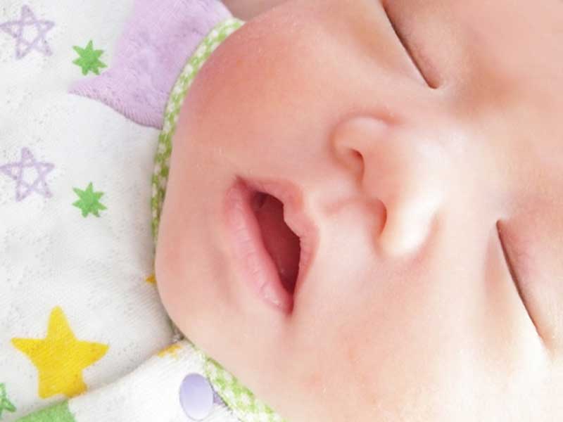 寝ている赤ちゃん
