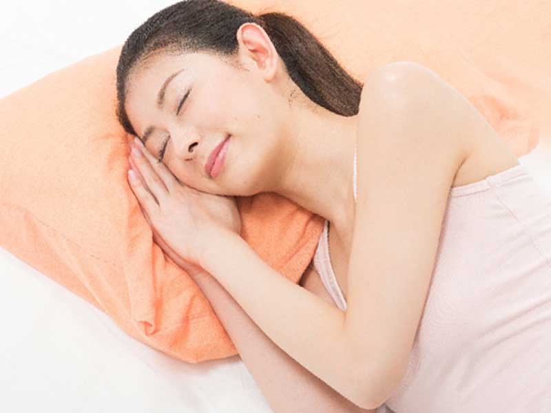 寝ているお母さん